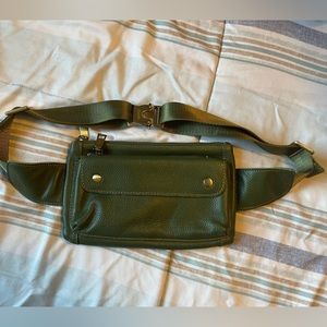 Loyofun waist pack/ Fanny pack nwot. Leather
